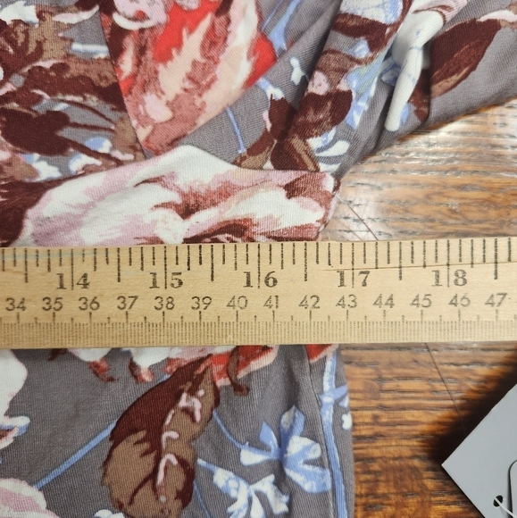 Stitch Fix Daniel Rainn Branwen knit top size Small NWT gray floral - Picture 10 of 11